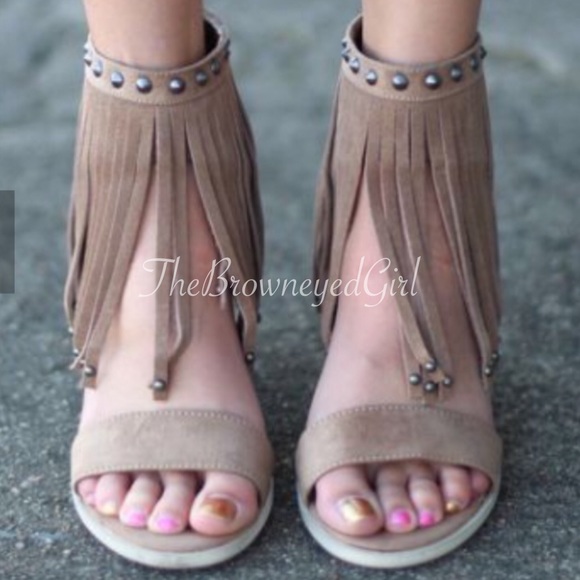 New Very Volatile Fringed Chunky Heeled Sandals - Picture 8 of 9